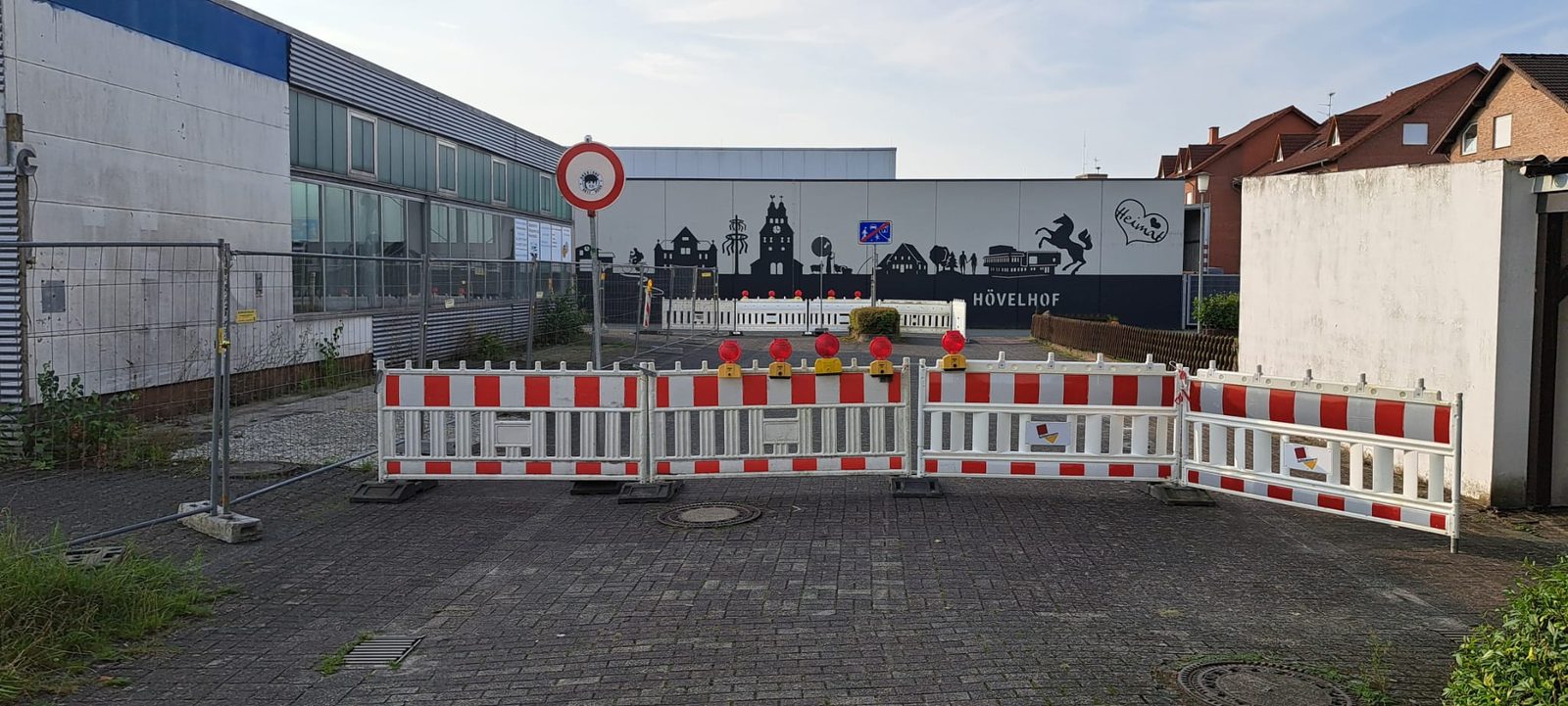 Gesperrtes Tankstellengrundstück vor dem Rückbau